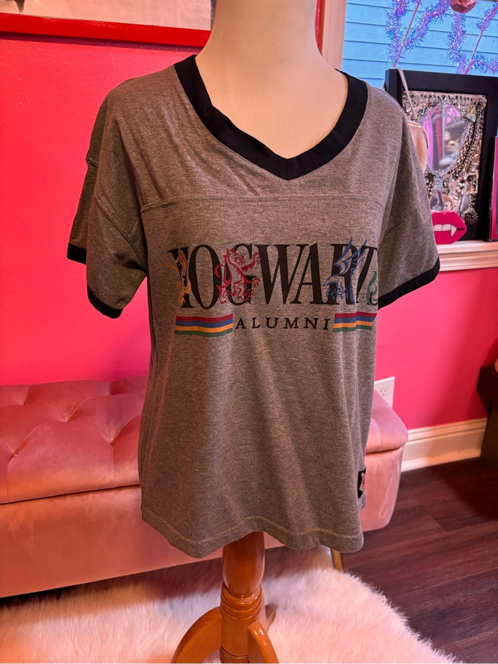 Wizarding World Universal Hogwarts Alumni tee Large